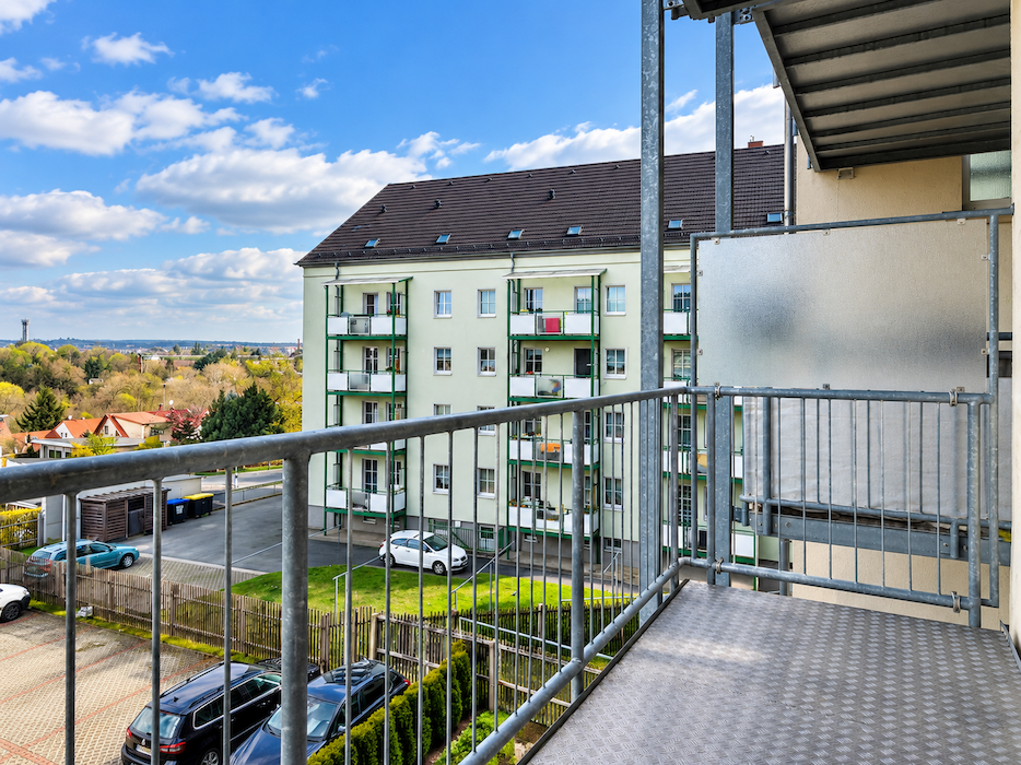 Renovierte 2-Raum-Wohnung mit Balkon & Weitblick in Plauen-Südvorstadt - Photo 4