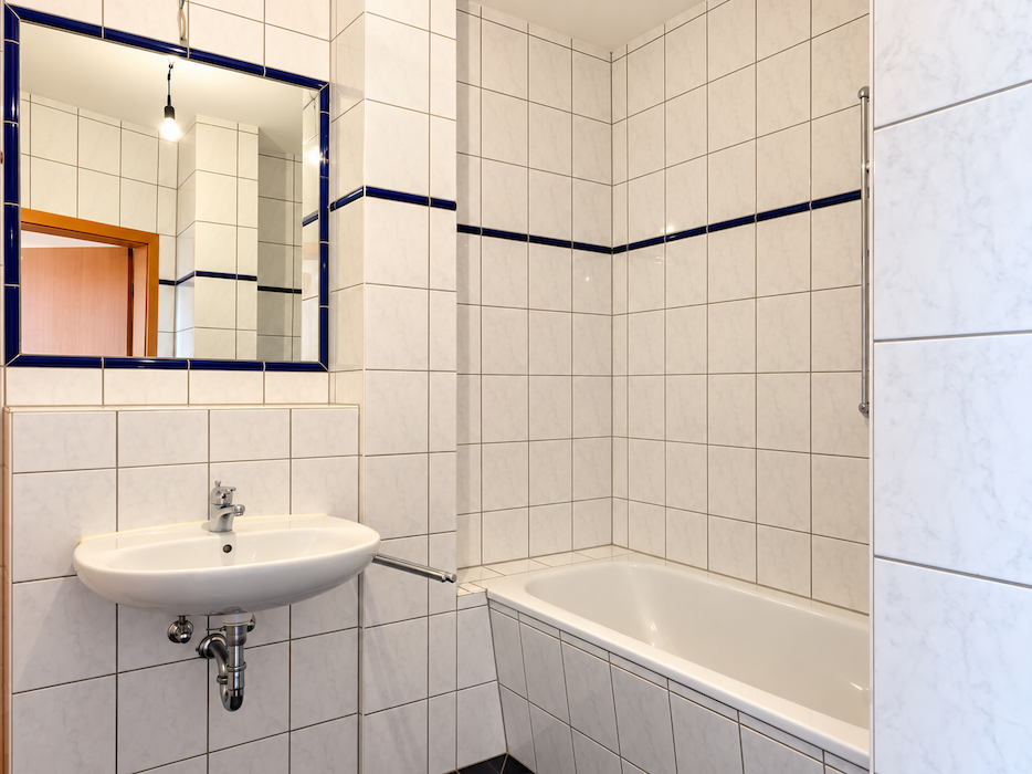 Renovierte 2-Raum-Wohnung mit Balkon & Weitblick in Plauen-Südvorstadt - Photo 3