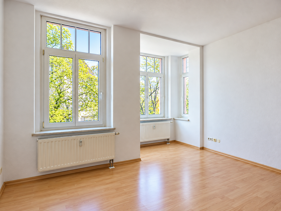 Renovierte 2-Raum-Wohnung mit Balkon & Weitblick in Plauen-Südvorstadt - Photo 1