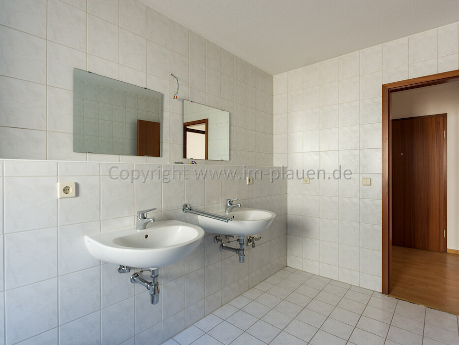 Erdgeschoss – Aufzug – offene Küche | 2-Zimmer-Wohnung Plauen Zentrum - Foto 5