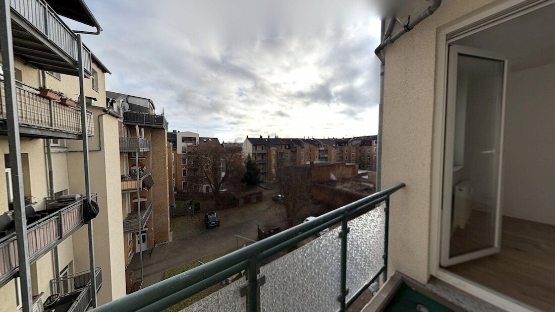 Balkon - offene Küche - Badewanne - Stellplatz | 3-Zimmer-Wohnung Plauen Preißelpöhl - Foto 2
