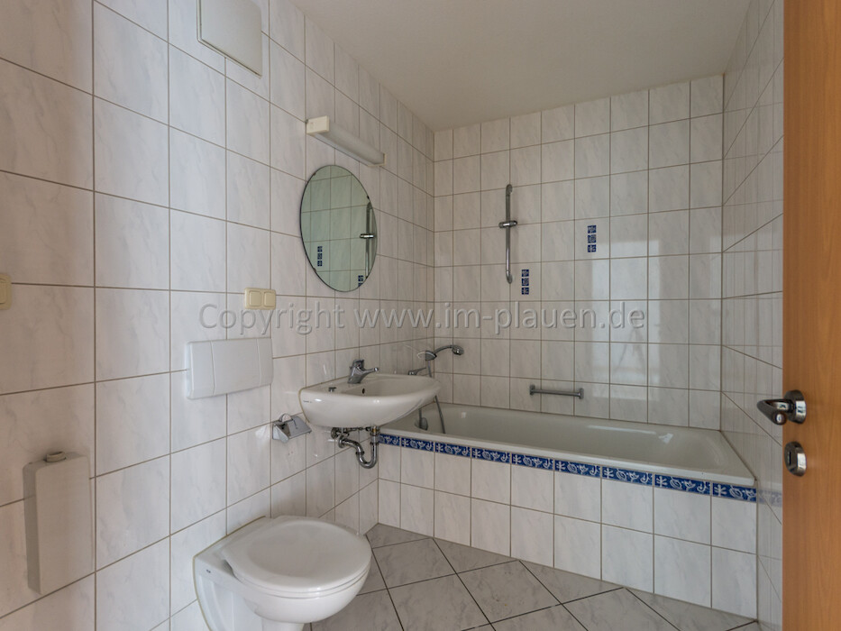 Einbauküche - Badewanne - Weitblick - Laminat | 3-Zimmer-Wohnung Plauen Haselbrunn - Photo 2