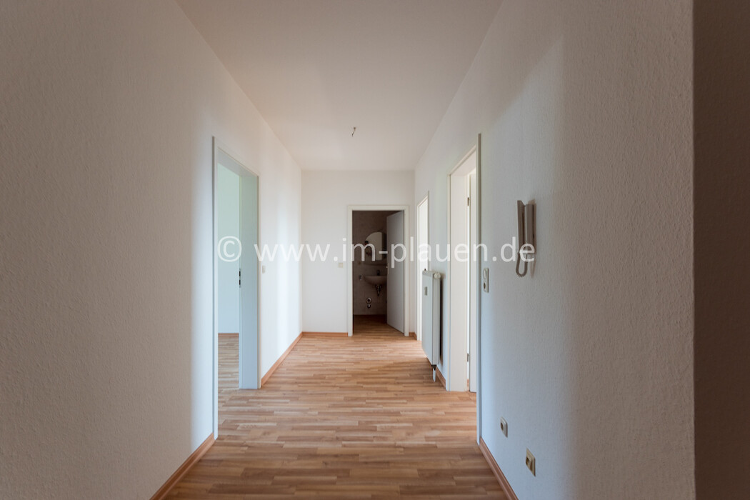 Dachgeschoss - Laminat - Badewanne - Stellplatz | 2-Zimmer-Wohnung Plauen Westend - Photo 2