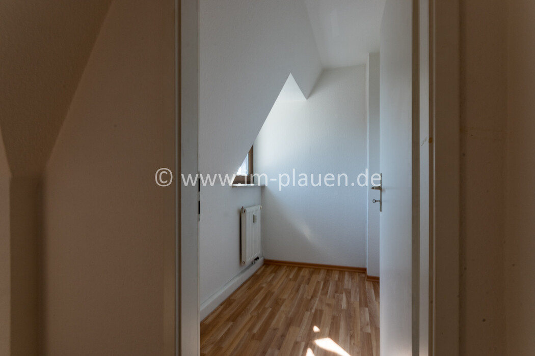 Dachgeschoss - Laminat - Badewanne - Stellplatz | 2-Zimmer-Wohnung Plauen Westend - Foto 2
