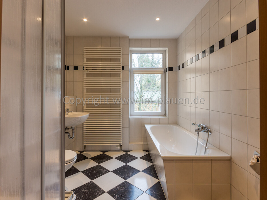 Balkon - Badewanne - Dusche - Tageslichtbad | 2-Zimmer-Wohnung Plauen Syratal - Photo 5