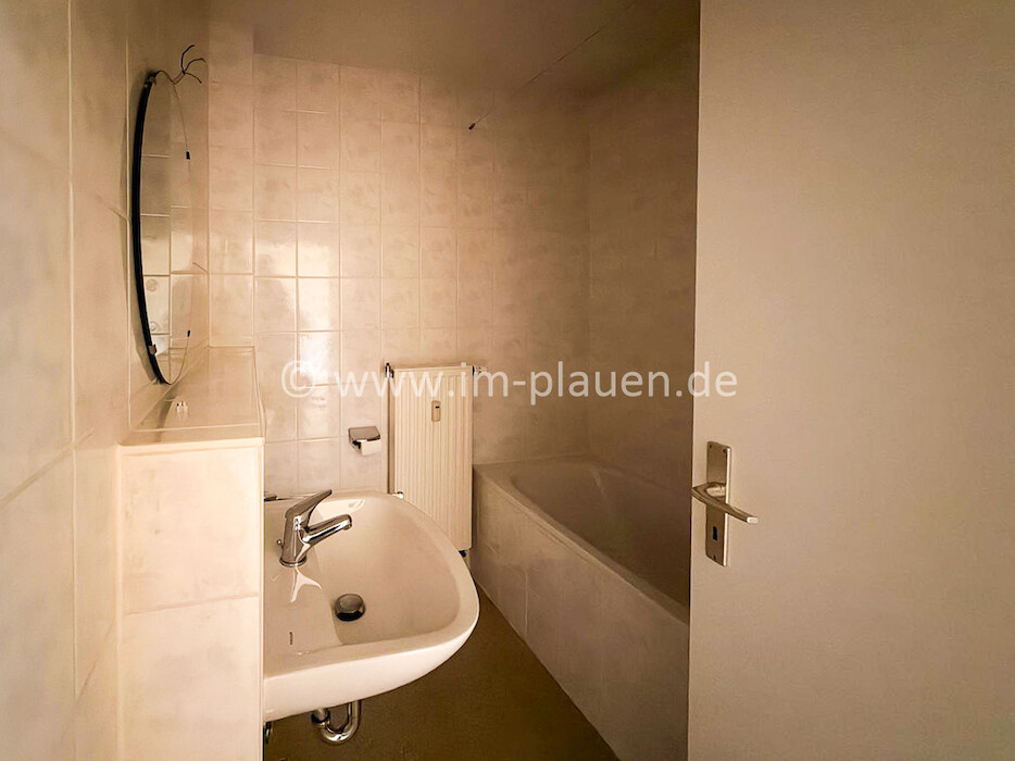 Balkon - Badewanne - Laminat - Stellplatz | 2-Zimmer-Wohnung Plauen Westend - Photo 3
