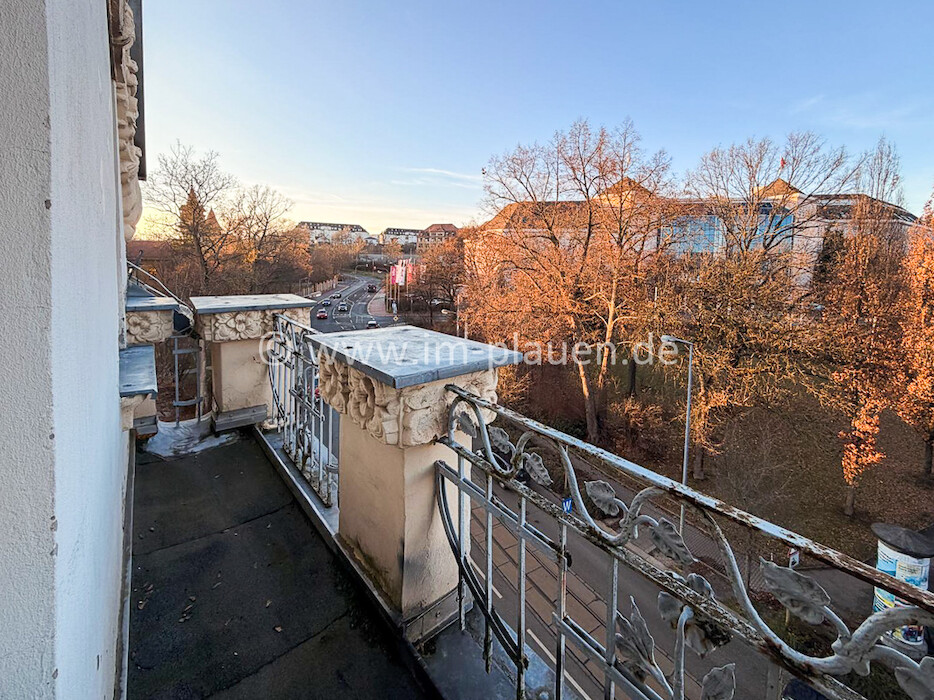 Balkon - Badewanne - Laminat - Stellplatz | 2-Zimmer-Wohnung Plauen Westend - Photo 4