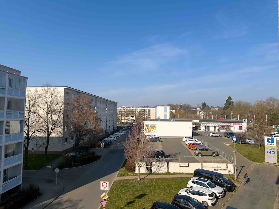Balkon - Aufzug - offene Küche - Laminat | 2-Zimmer-Wohnung Plauen Seehaus - Photo 4