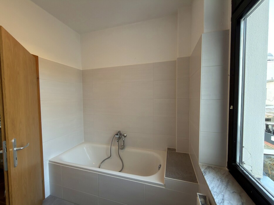 Einbauküche - Badewanne - Tageslichtbad - Stellplatz | 2-Zimmer-Wohnung Plauen Haselbrunn - Foto 5