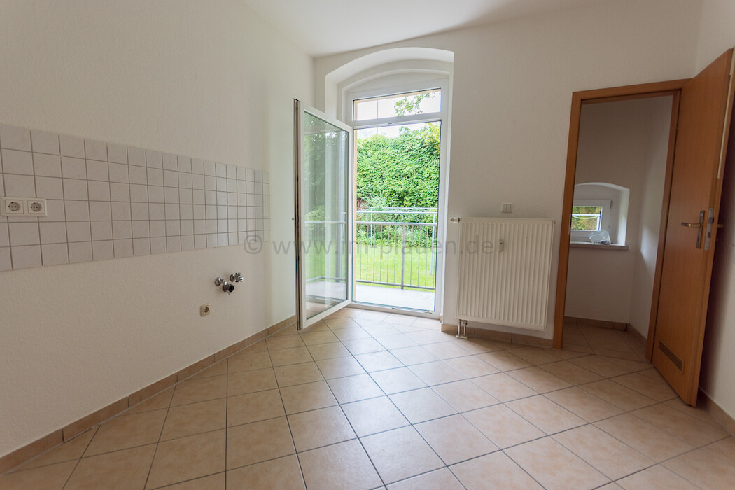 Balkon - Bad mit Fenster - Badewanne | 3-Zimmer-Wohnung Plauen Stadtmitte - Photo 3