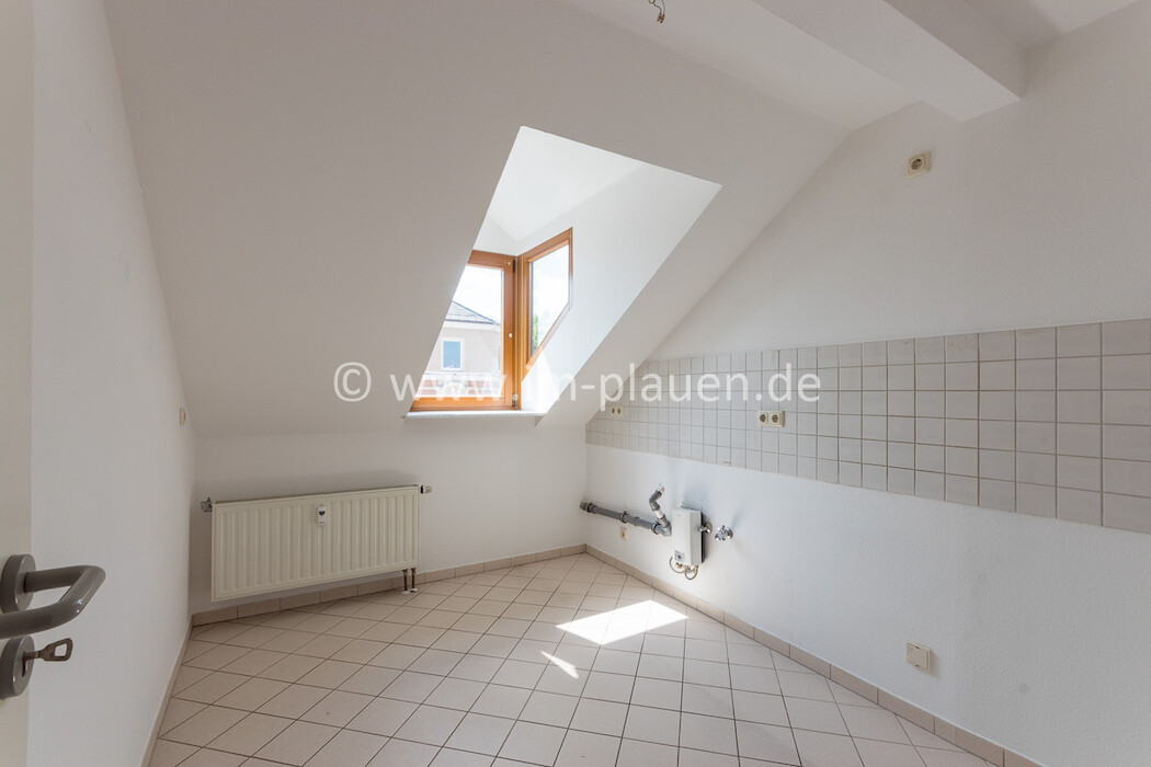 Weitblick – Bad mit Fenster – Dachgeschoss | 3-Zimmer-Wohnung Plauen Ostvorstadt - Foto 2