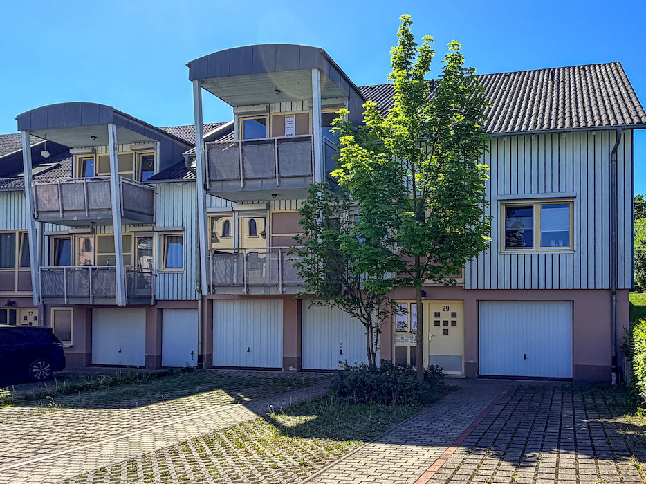 Balkon – Außenstellplatz – Bad mit Fenster | 2-Zimmer-Wohnung Plauen Neundorf - Photo 2