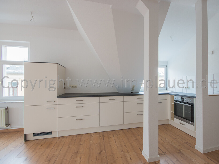 Einbauküche – Fernblick – Dachgeschoss | 2-Zimmer-Wohnung Plauen Hradschin - Foto 2