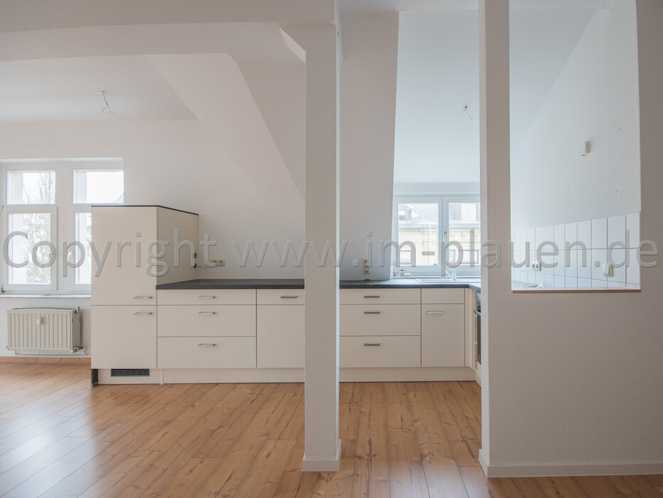 Einbauküche – Fernblick – Dachgeschoss | 2-Zimmer-Wohnung Plauen Hradschin - Foto 3