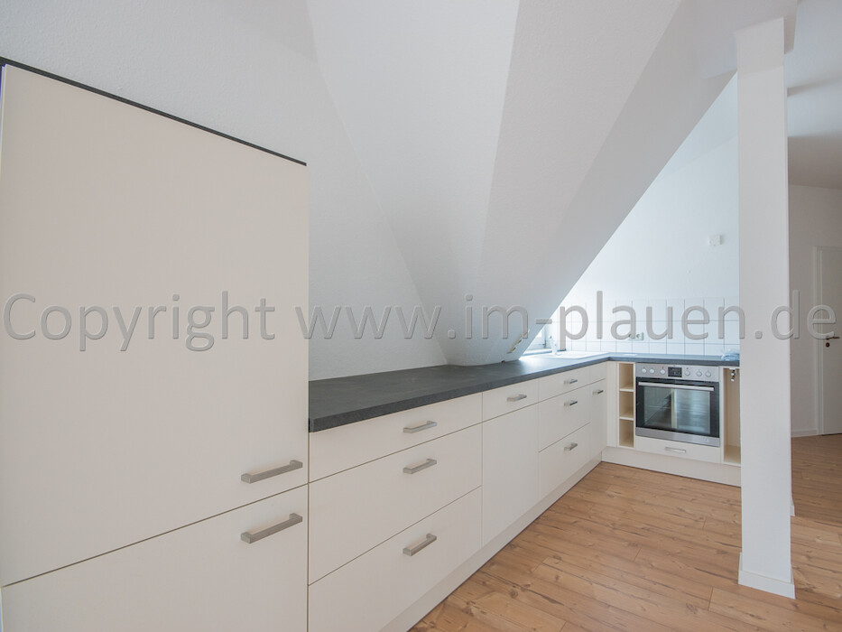 Einbauküche – Fernblick – Dachgeschoss | 2-Zimmer-Wohnung Plauen Hradschin - Foto 1