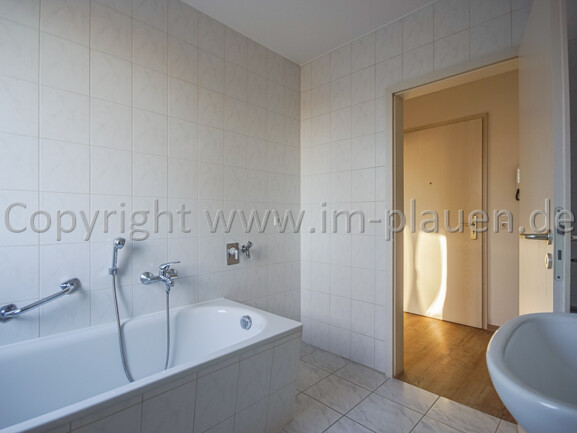 Terrasse – Tageslichtbad – Stellplatz | 2-Zimmer-Wohnung Plauen Ostvorstadt - Photo 4