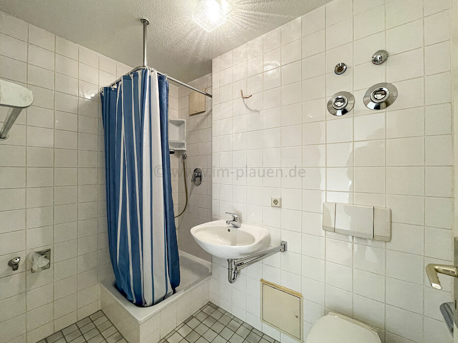 Balkon – Tiefgarage | 1-Zimmer-Wohnung Auerbach Zentrum - Foto 4