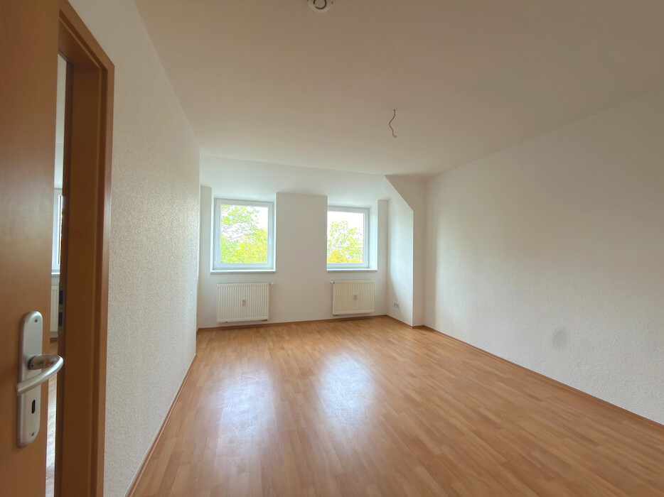 Renovierte 3-Raum-Dachgeschosswohnung mit Balkon in Plauen-Preißelpöhl - Foto 2