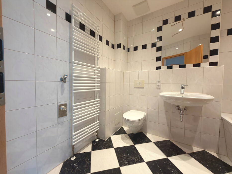 Renovierte 3-Raum-Dachgeschosswohnung mit Balkon in Plauen-Preißelpöhl - Foto 4